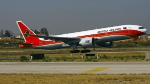 Pesawat Angola Terpaksa Putar Balik, Petugas Terkunci di Kargo