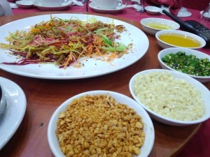 Yee Sang, Makanan Pembuka Wajib Saat Perayaan Imlek di Furaya Hotel